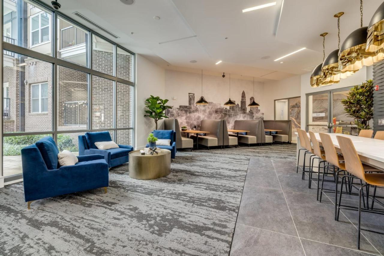 Premium Apartments And Studios At Midtown 205 In Шарлът Екстериор снимка