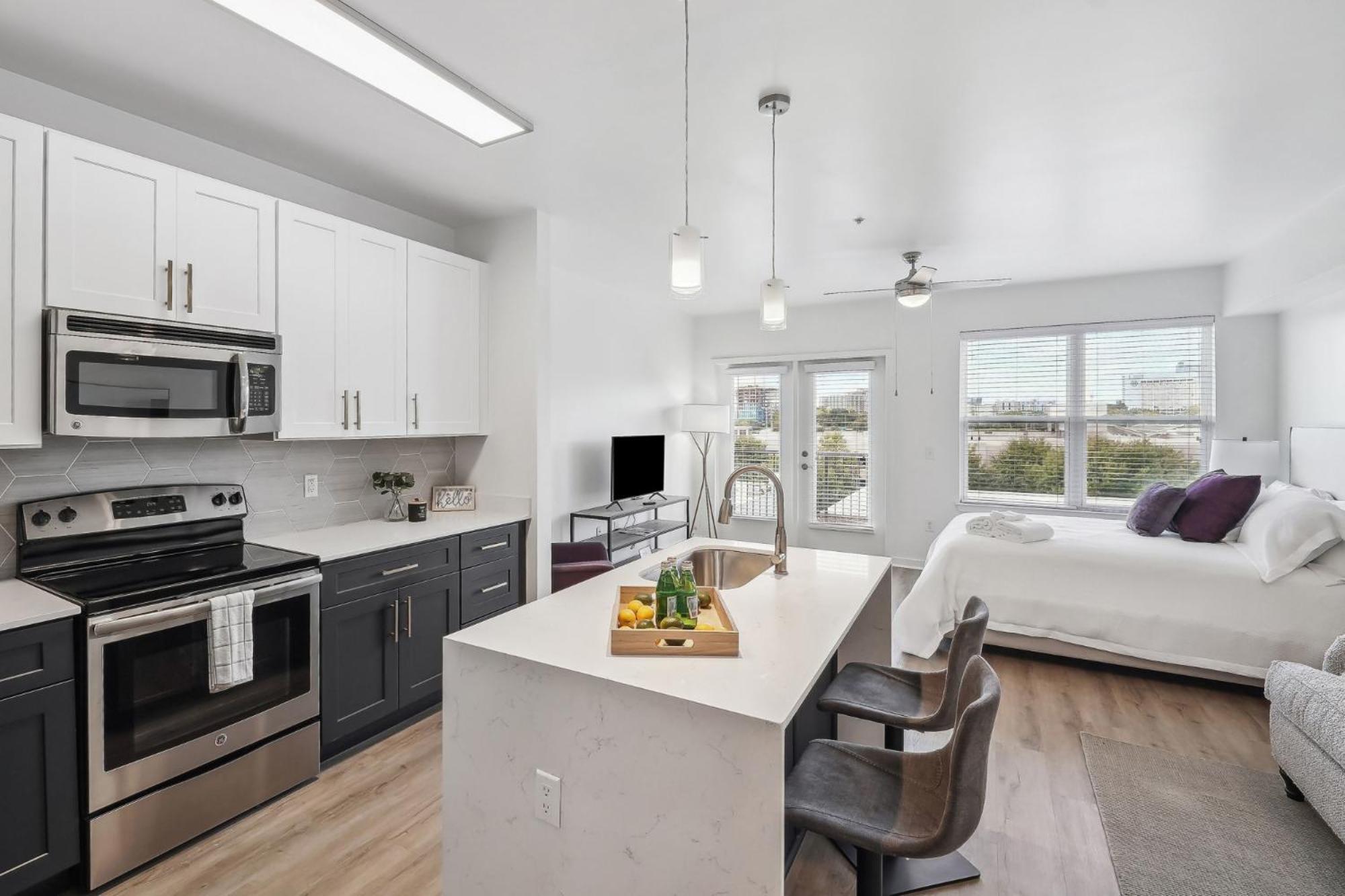 Premium Apartments And Studios At Midtown 205 In Шарлът Екстериор снимка