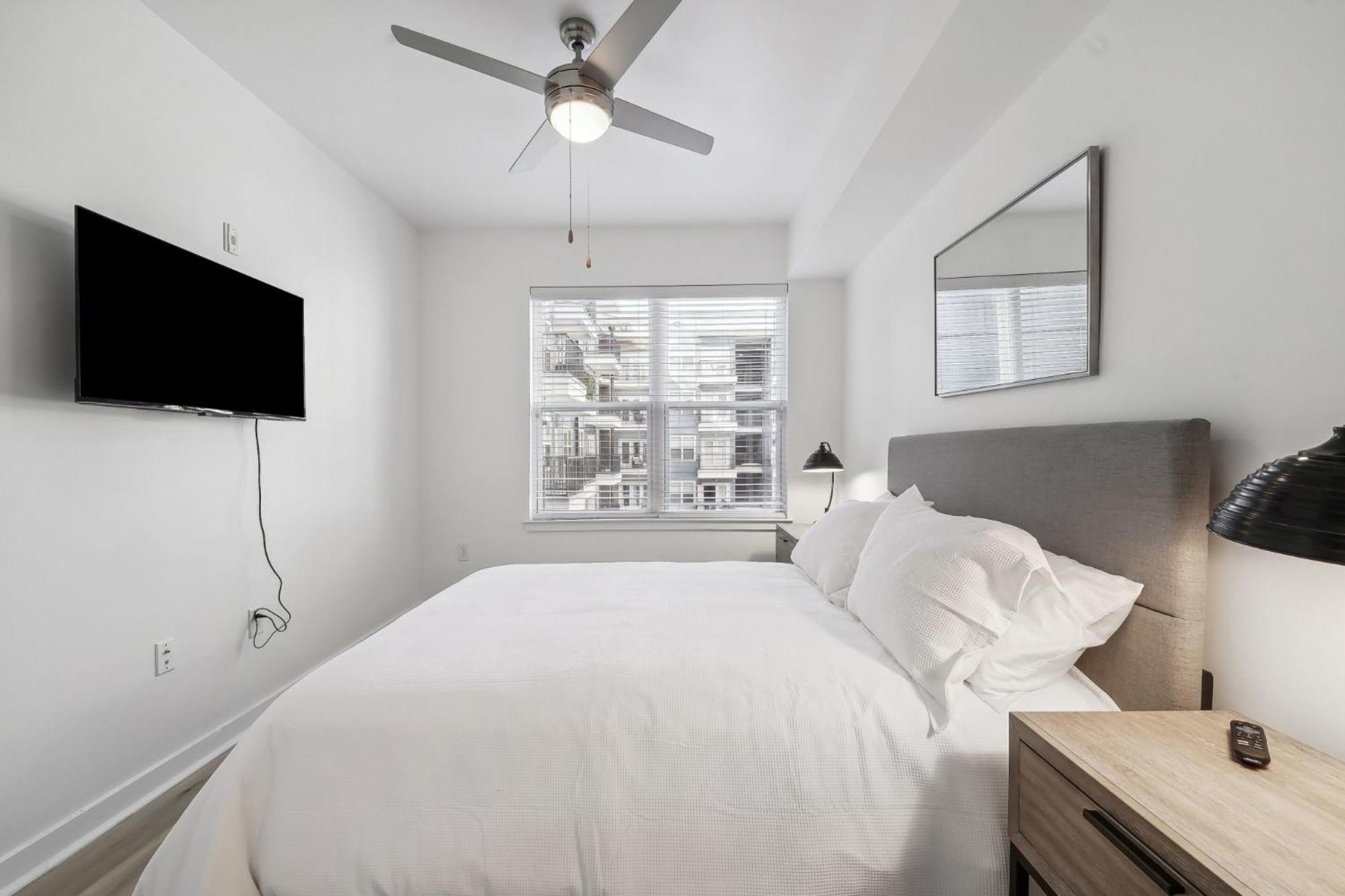 Premium Apartments And Studios At Midtown 205 In Шарлът Екстериор снимка
