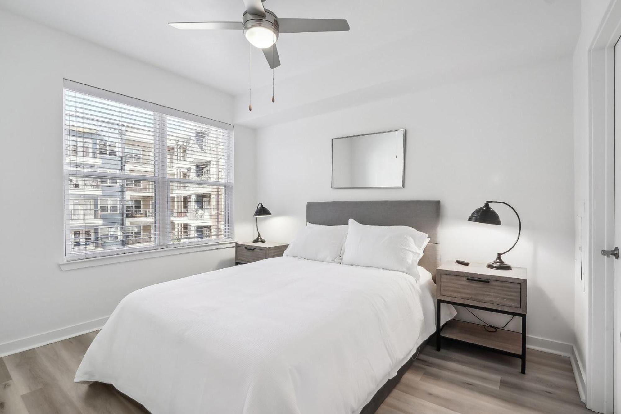 Premium Apartments And Studios At Midtown 205 In Шарлът Екстериор снимка